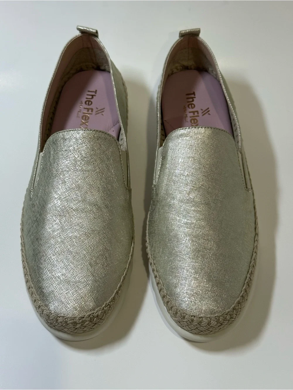 THE FLEXX features 	•	metallic